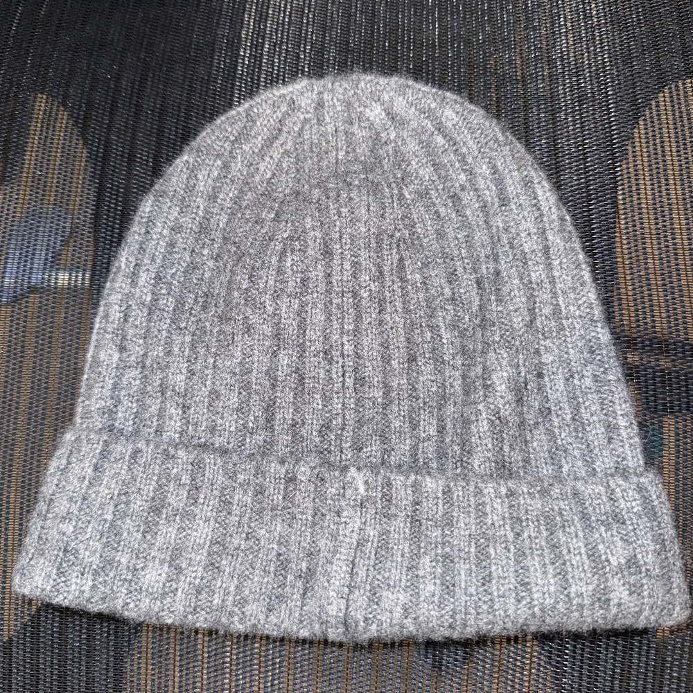 100% Cashmere beanie (never worn)